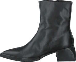 Vagabond Vivian Black