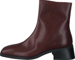 Vagabond Blanca Chestnut